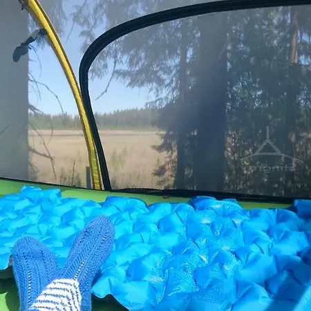 Κάμπινγκ Kommee Kurki Tentsile Puumajoitus *