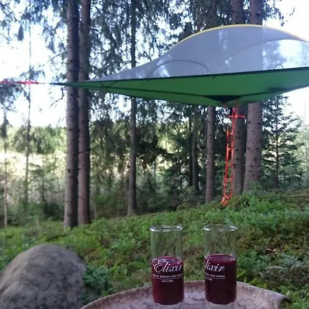Κάμπινγκ Kommee Kurki Tentsile Puumajoitus *